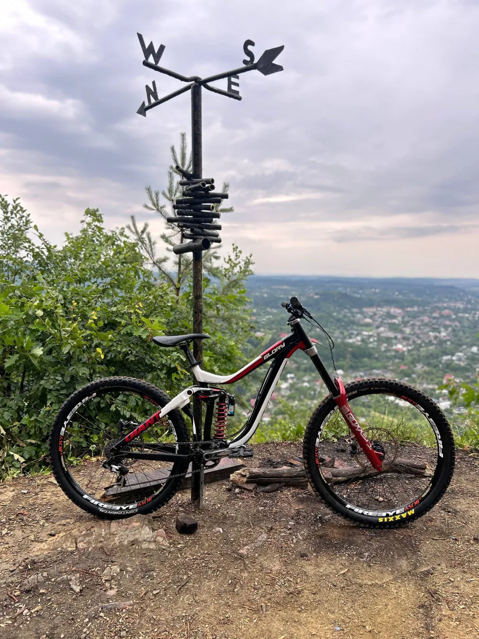 Giant Glory 2016 27.5 M + Rock Shox Boxxer Ultimate + Rockshox Vivid RC2 фото 1