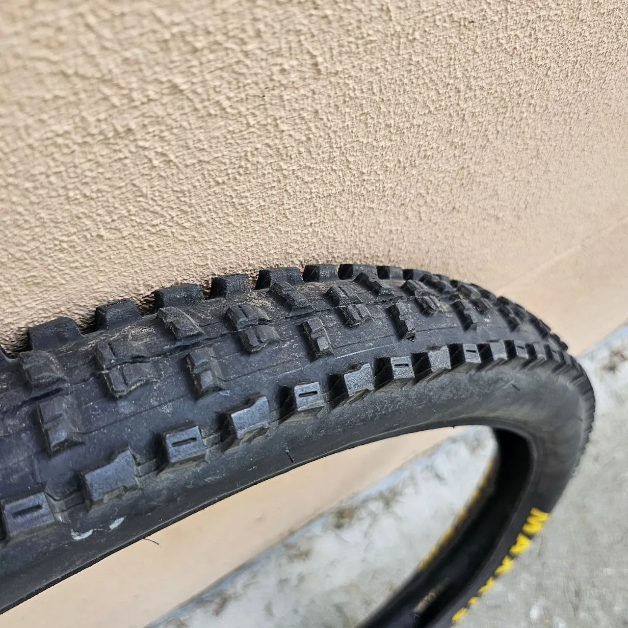Покришка Maxxis High Roller II 27.5×2.4 фото 3
