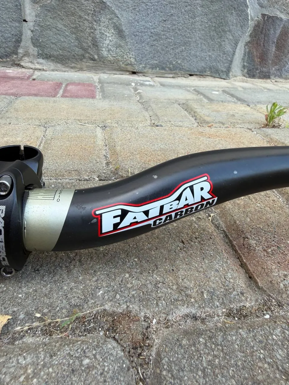 Руль Renthal Fatbar Carbon + винос Race Face Aeffect R + грипси SDG фото 6
