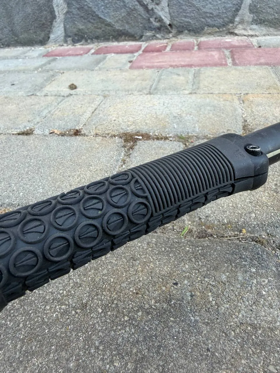 Руль Renthal Fatbar Carbon + винос Race Face Aeffect R + грипси SDG фото 8