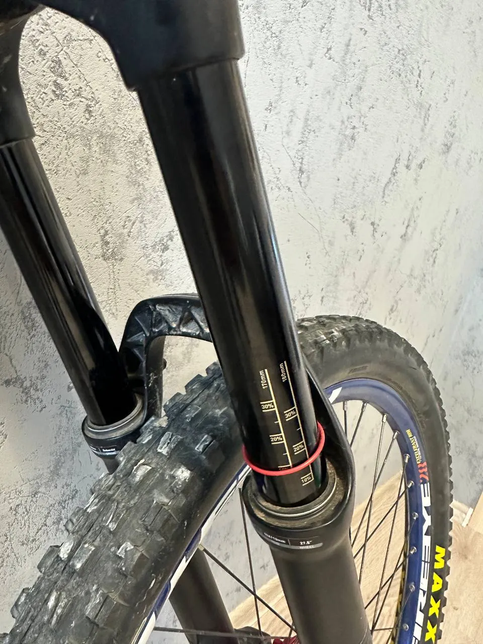 Вилка RockShox Yari 180mm фото 4