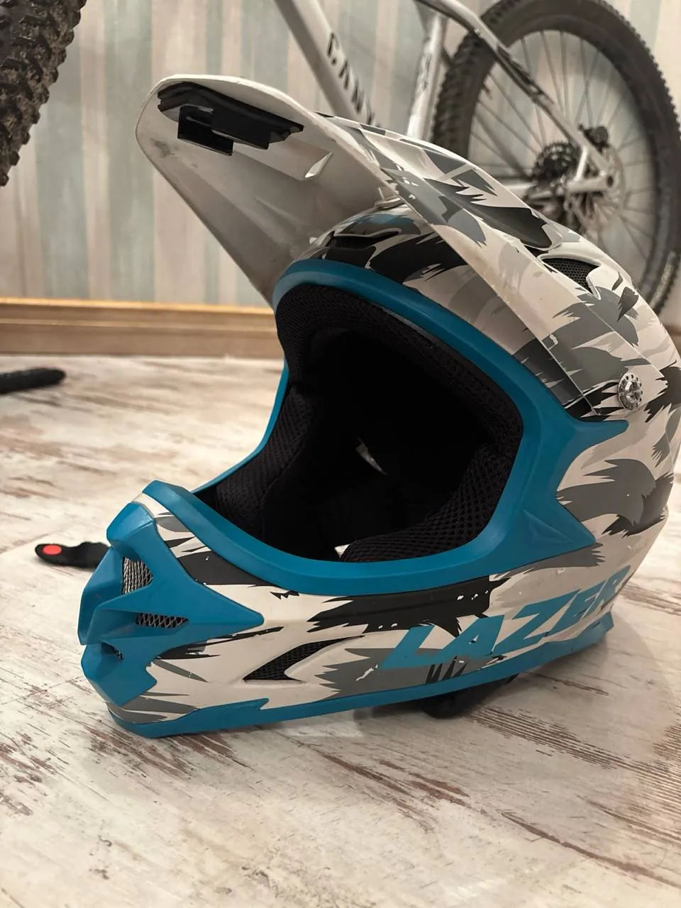 Шолом Lazer S фото 1
