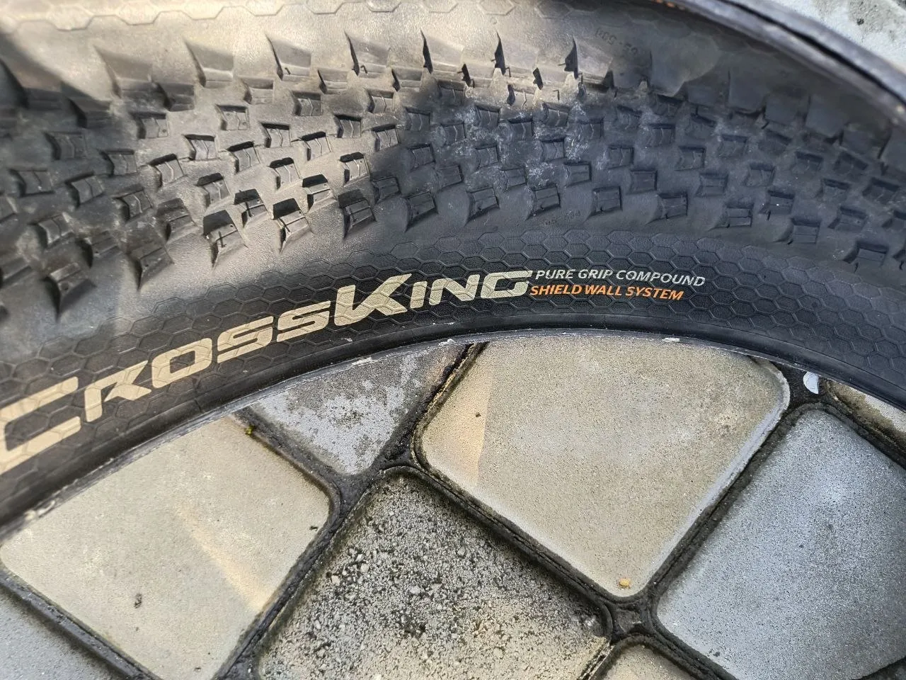 Покришки Continental Cross King 27.5" 2.6 фото 5