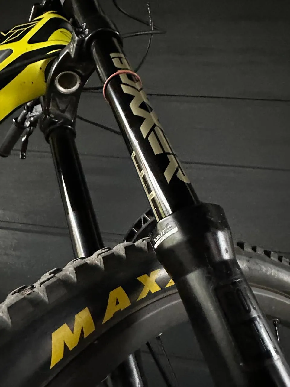 Вилка Rock Shox Boxxer 2016 Team 27.5 фото 3