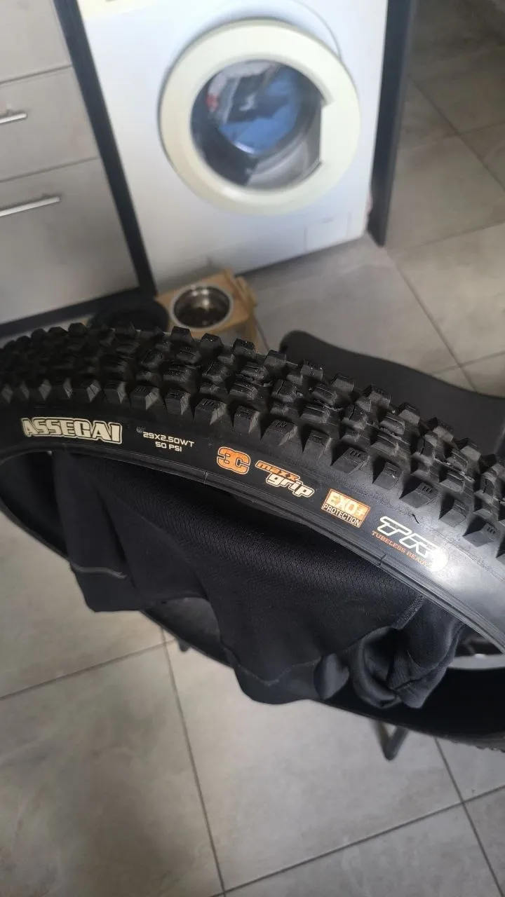 Maxxis Forekaster 29x2.6" WT + Maxxis Assegai 29x2.50" WT фото 2