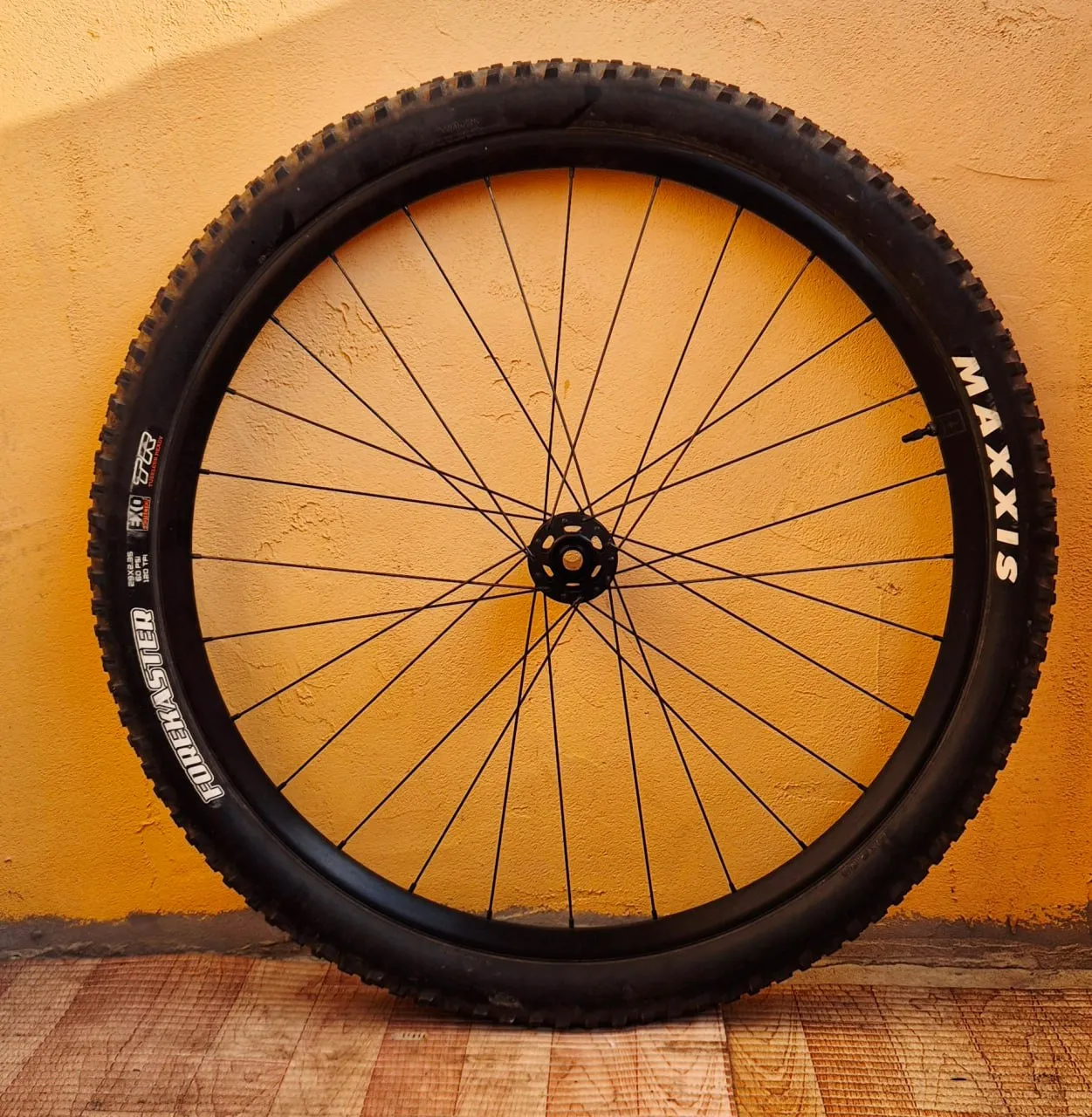 Покрышка Maxxis Rekon Race 27.5×2.35 + покрышка Continental Kryptotal Rear 27.5×2.35 + колесо Specialized 29" в сборе фото 8