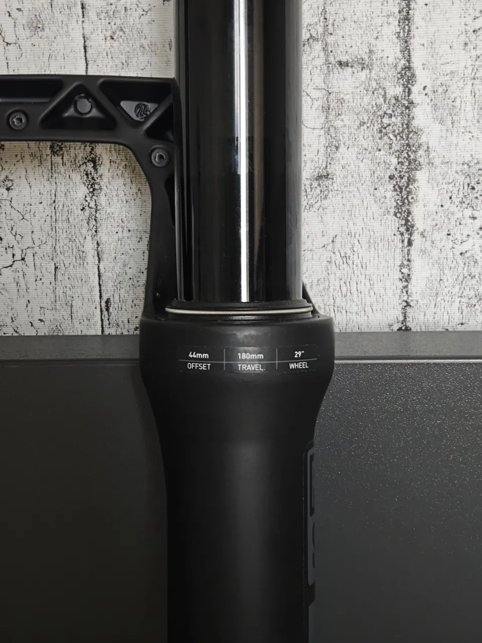 RockShox Domain R 29" 180 мм вилка фото 7