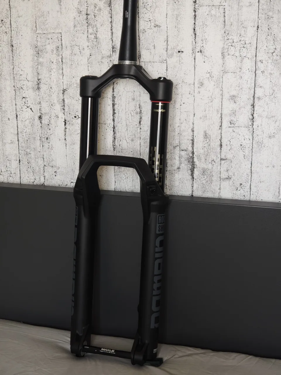 RockShox Domain R 29" 180 мм вилка фото 2