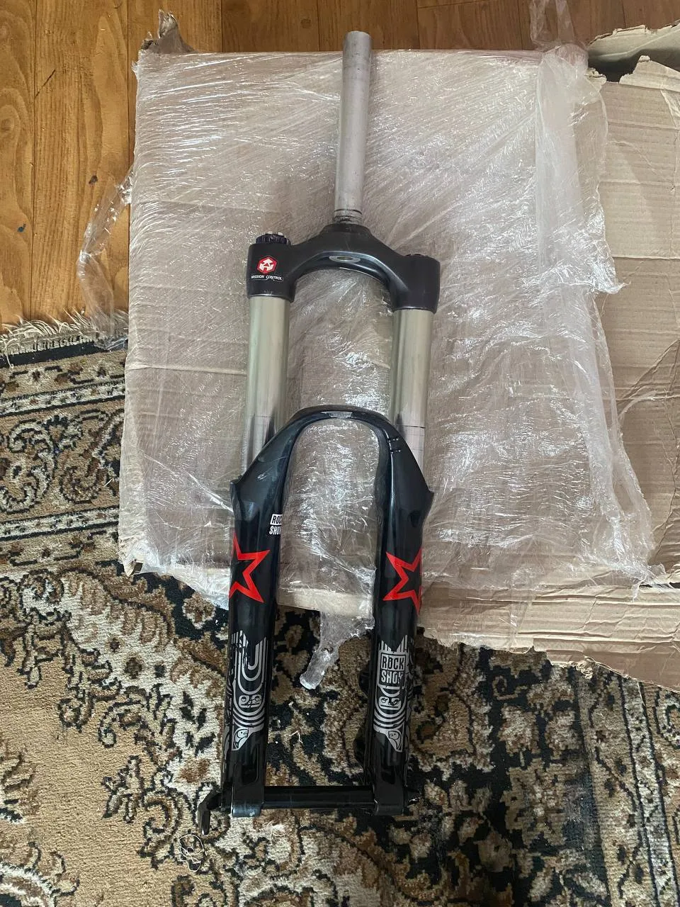 Вилка Rock Shox Totem 180mm фото 1