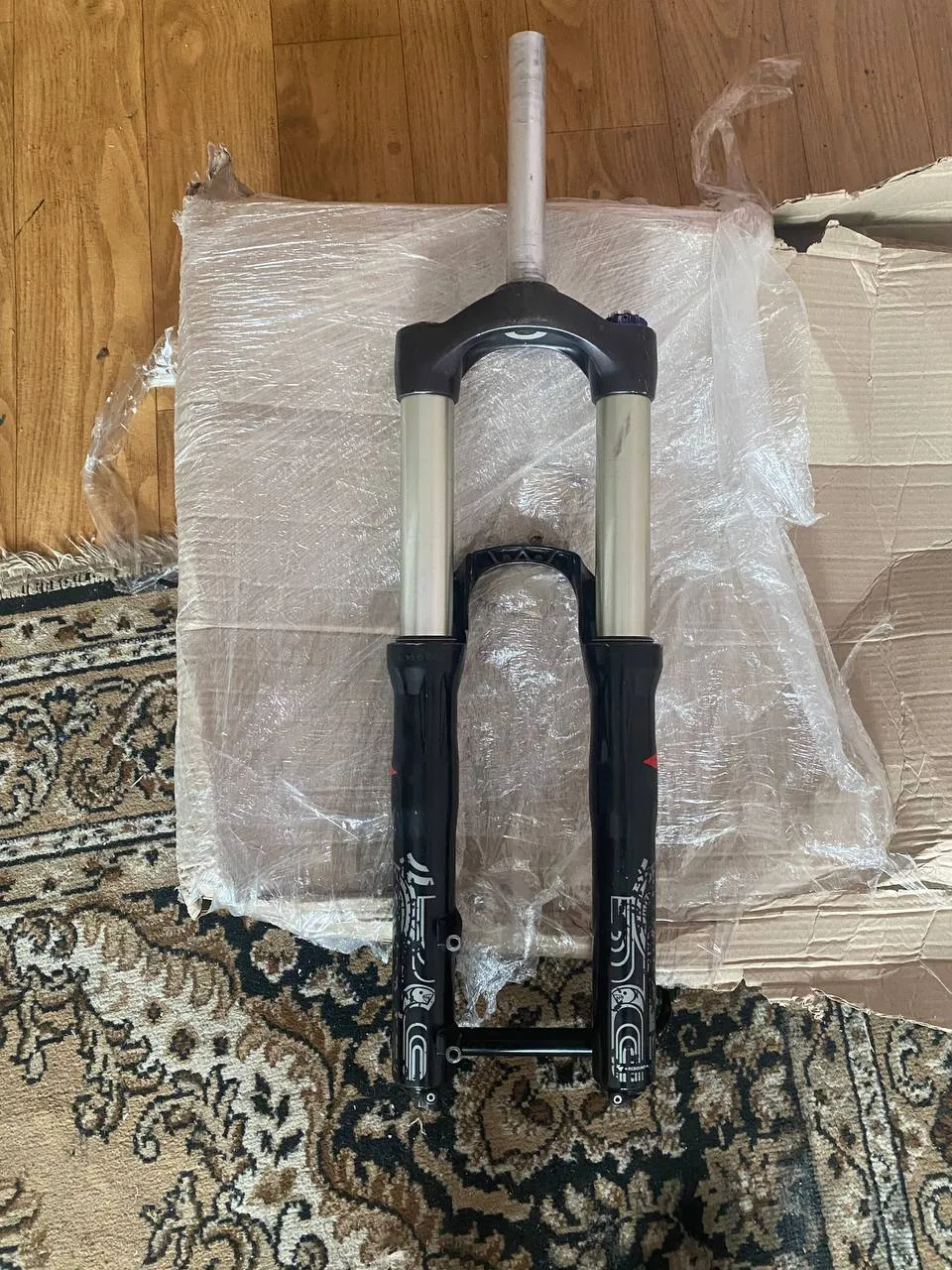Вилка Rock Shox Totem 180mm фото 2