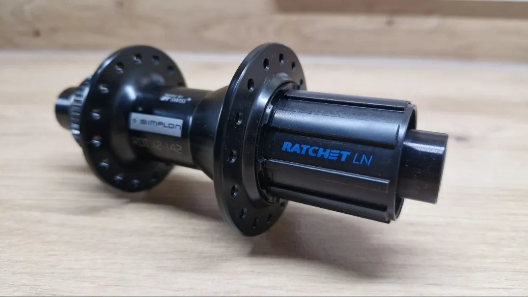 Задня втулка DT Swiss 370 Ratchet 18T 32H фото 3