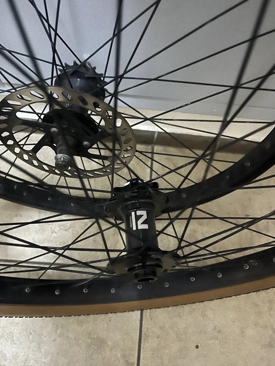 Вилсет Wienman DH 39 з колесами Maxxis та гальмами Shimano фото 4