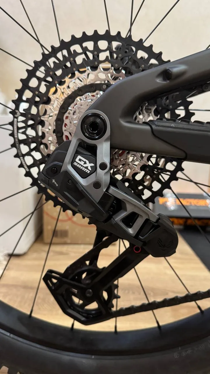 Santa Cruz Nomad V6 XL фото 3