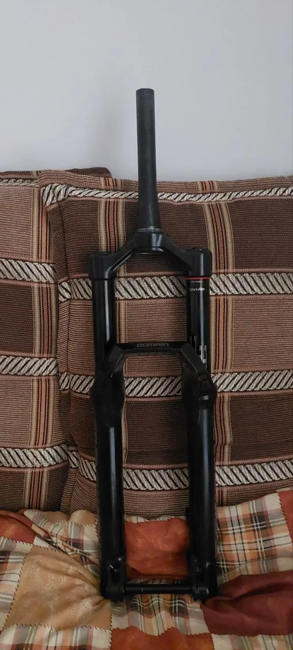 Rock Shox Domain Charger R 38 вилка 160 мм фото 1