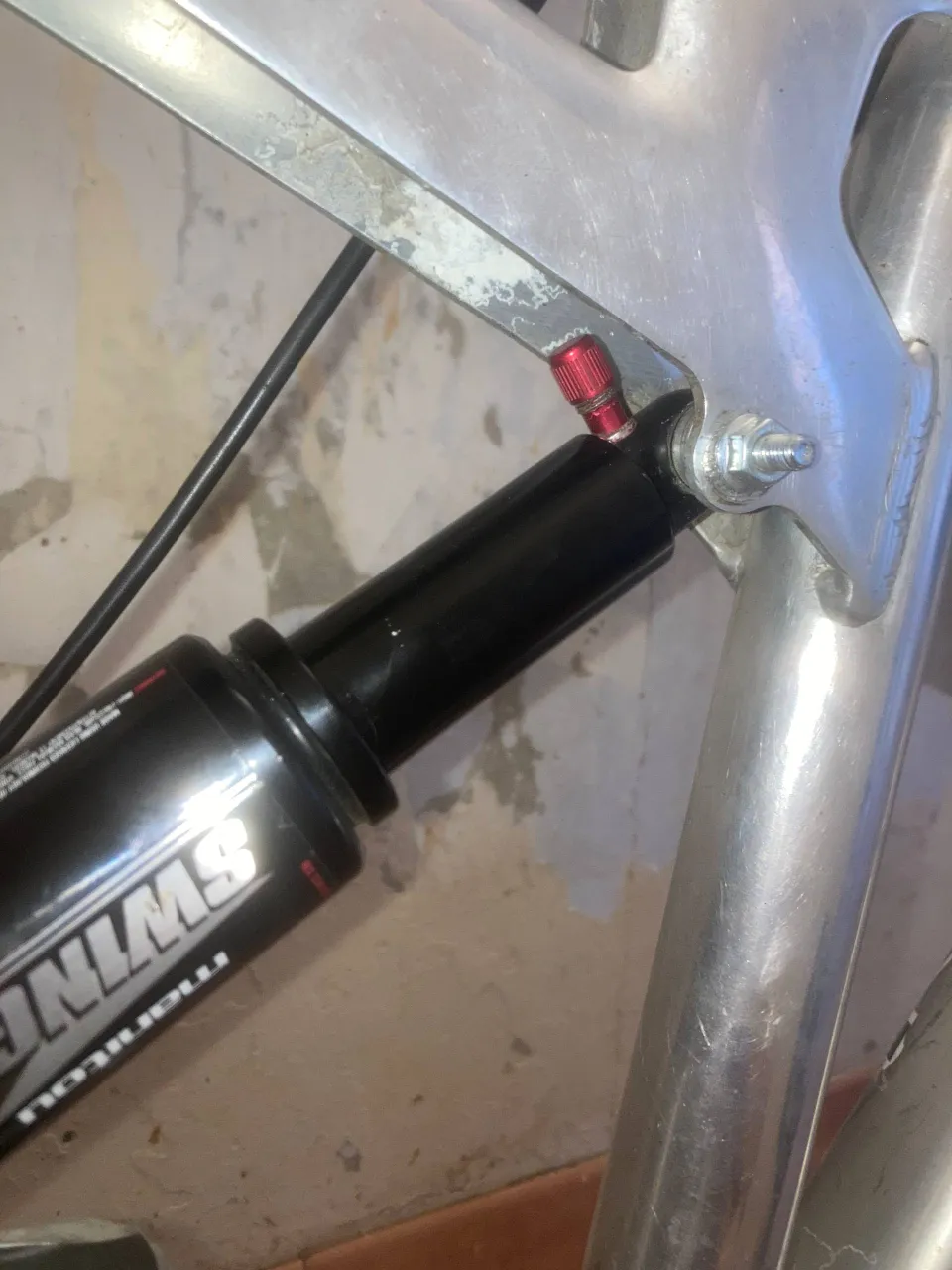 Амортизатор Manitou Swinger 200mm фото 1