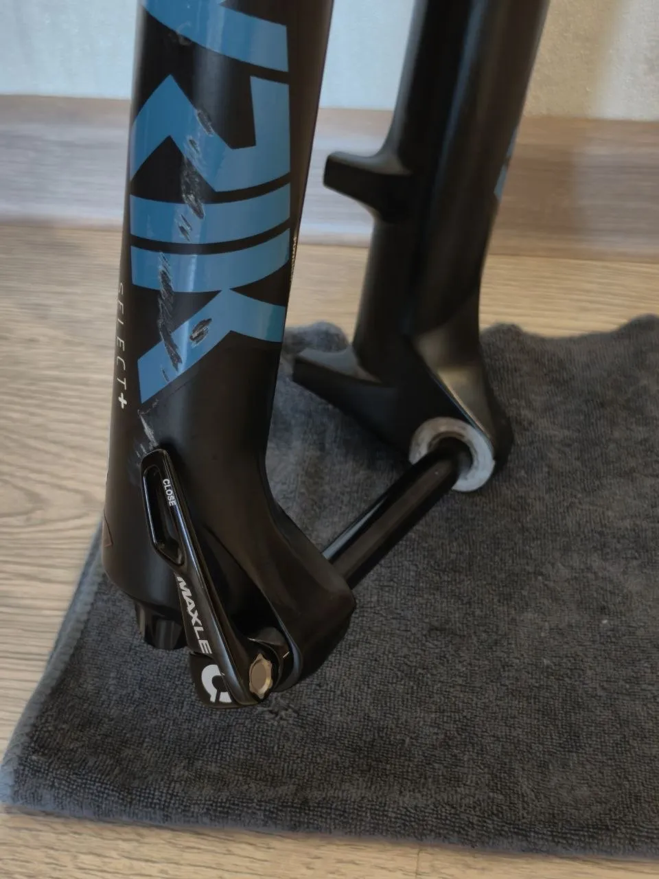 RockShox Lyrik Select+ Charger 2.1 RC вилка 160 мм фото 6