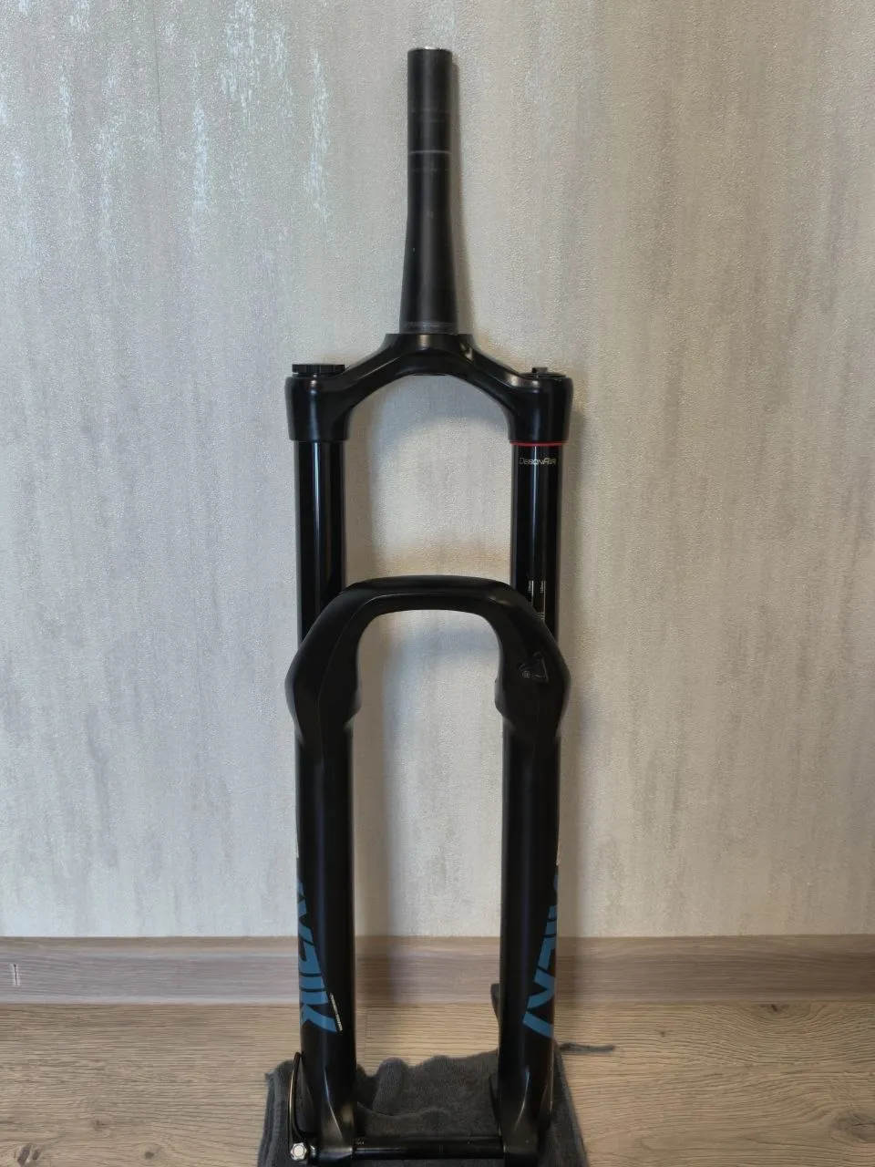 RockShox Lyrik Select+ Charger 2.1 RC вилка 160 мм фото 1