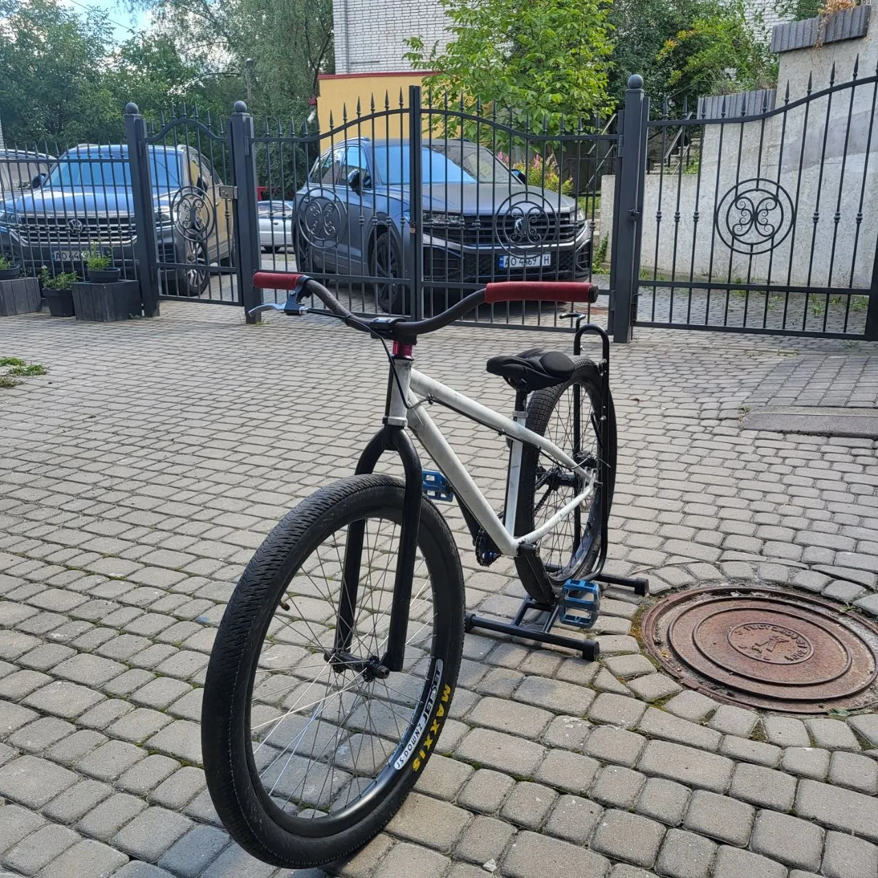 Стріт велосипед чорно-білий M 1 передача фото 1