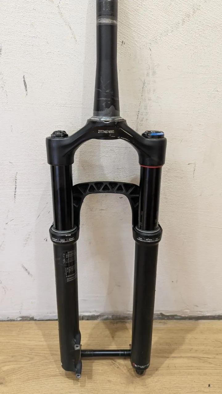 Вилка RockShox Revelation 27.5 140/110 мм фото 6