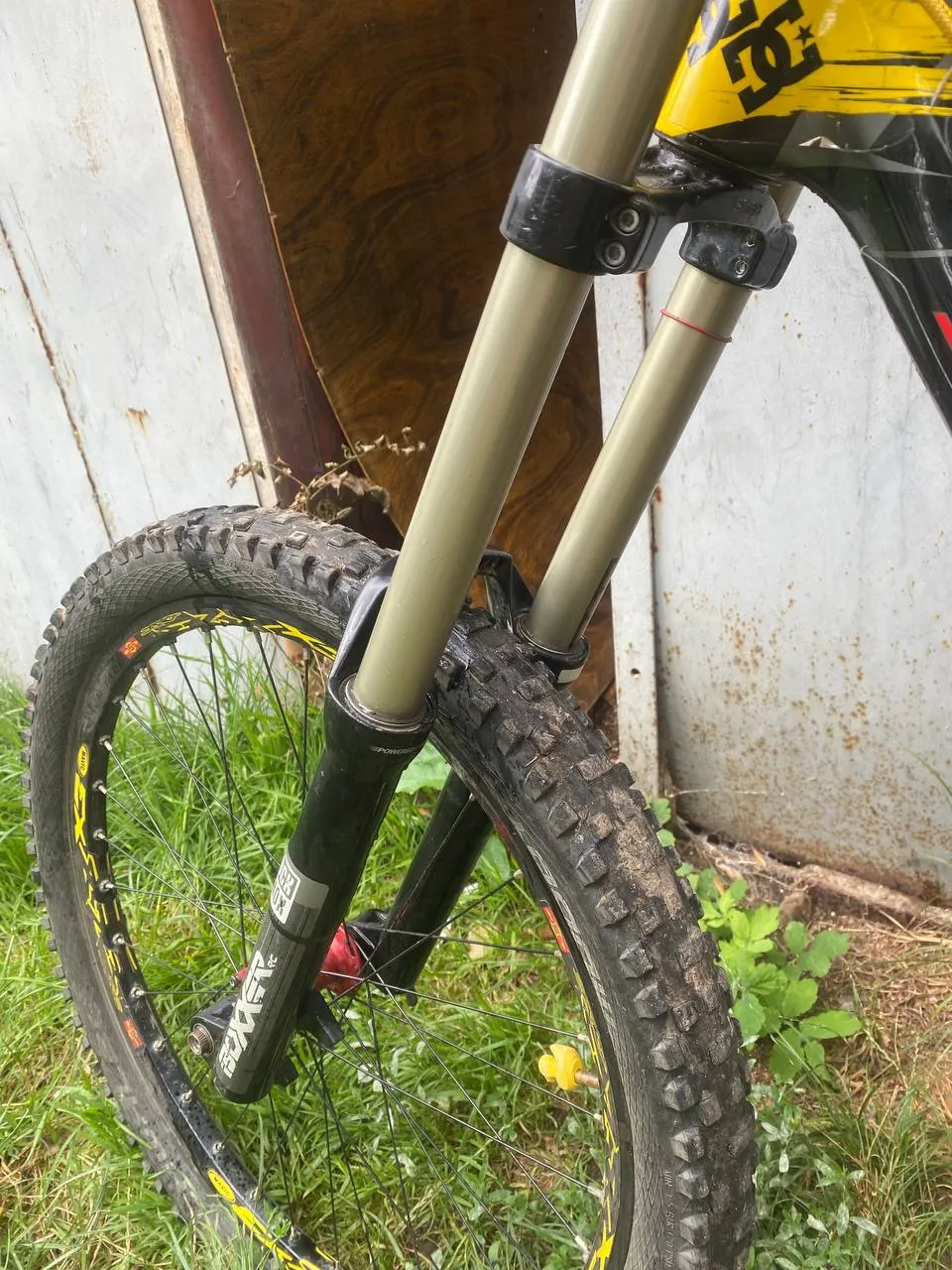 Вилка RockShox Boxxer 200 мм фото 1