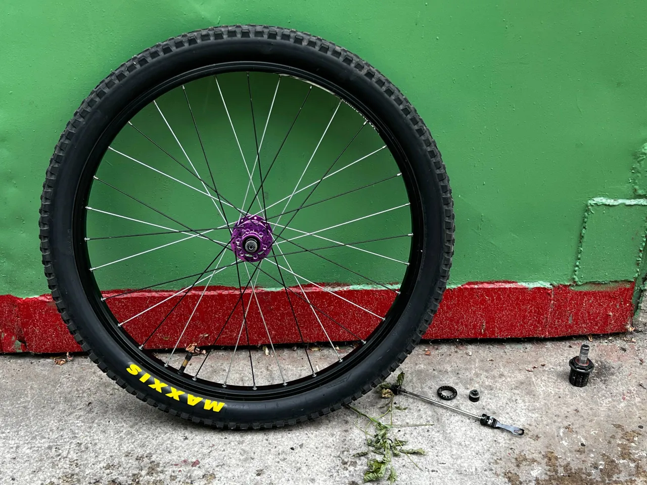 Заднє колесо 26" Alexrims DT24 + Maxxis Minion DHR II фото 1