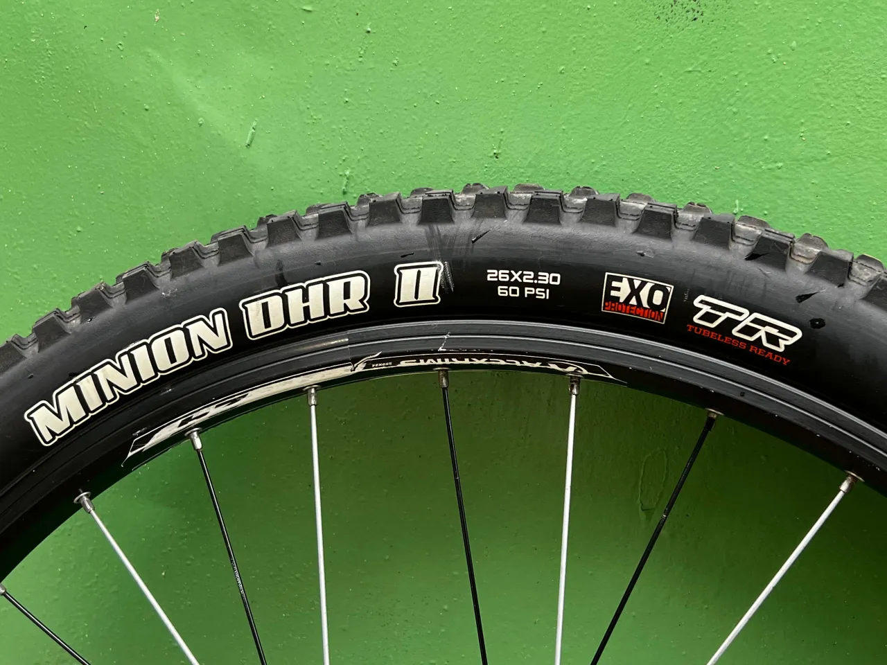Заднє колесо 26" Alexrims DT24 + Maxxis Minion DHR II фото 2
