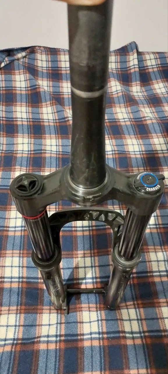 Rock Shox Lyrik Select RC Charger вилка 29 150мм фото 3