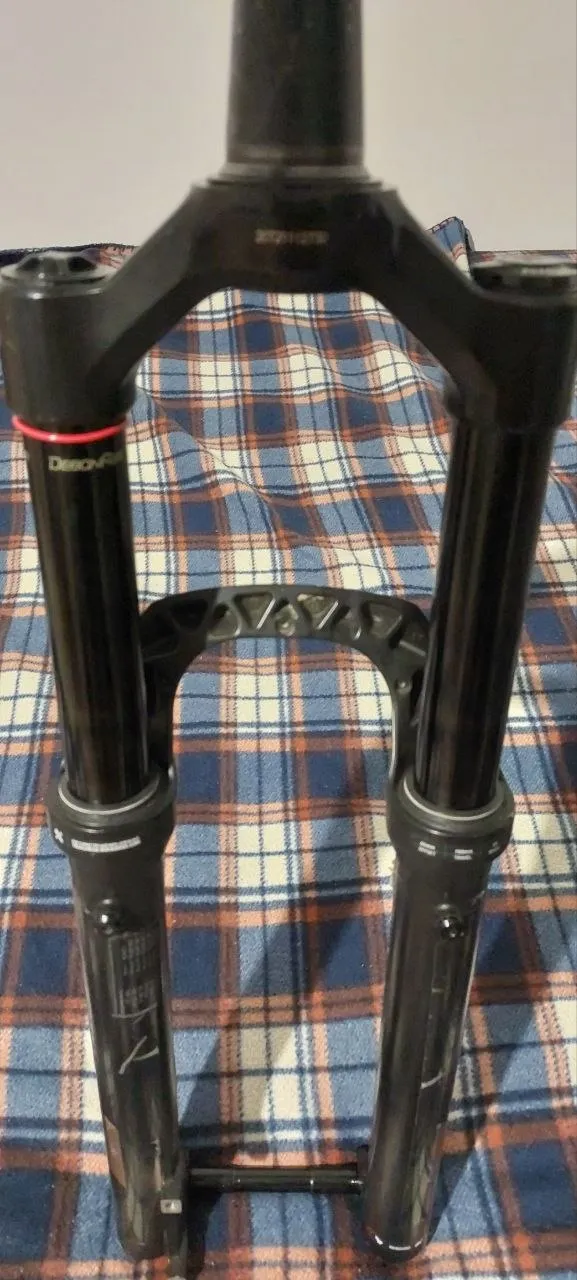 Rock Shox Lyrik Select RC Charger вилка 29 150мм фото 5
