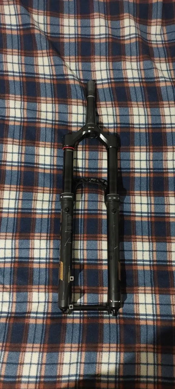Rock Shox Lyrik Select RC Charger вилка 29 150мм фото 2
