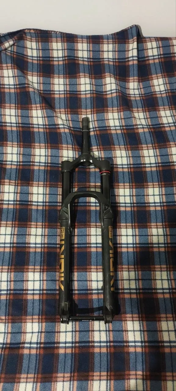 Rock Shox Lyrik Select RC Charger вилка 29 150мм фото 1