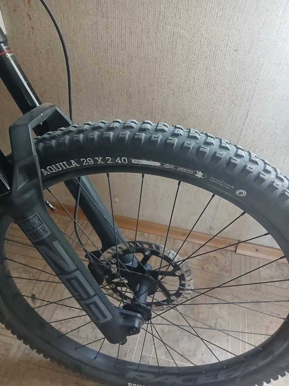 Руль Sixpack Millennium 805 + покришки Onza Aquila 27.5 та 29 фото 3