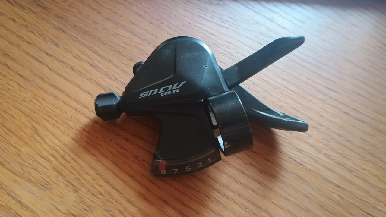 Перемикач задній Shimano Altus 9 швидкостей фото 1