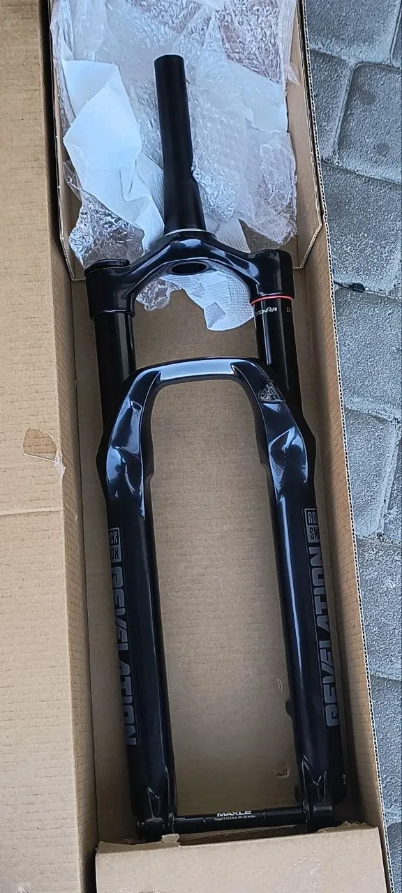 Вилка RockShox Revelation 27.5 120 mm Boost фото 1