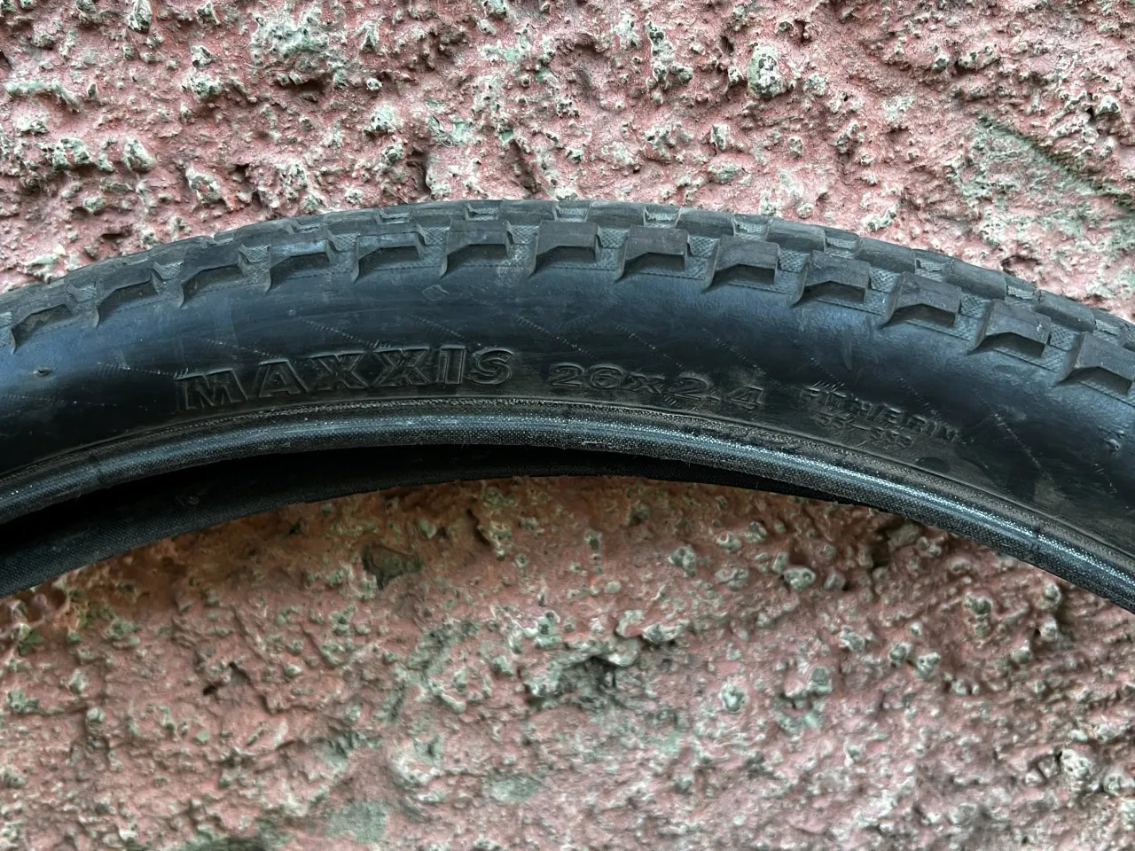Покришка Maxxis Holy Roller 26x2.40 фото 2
