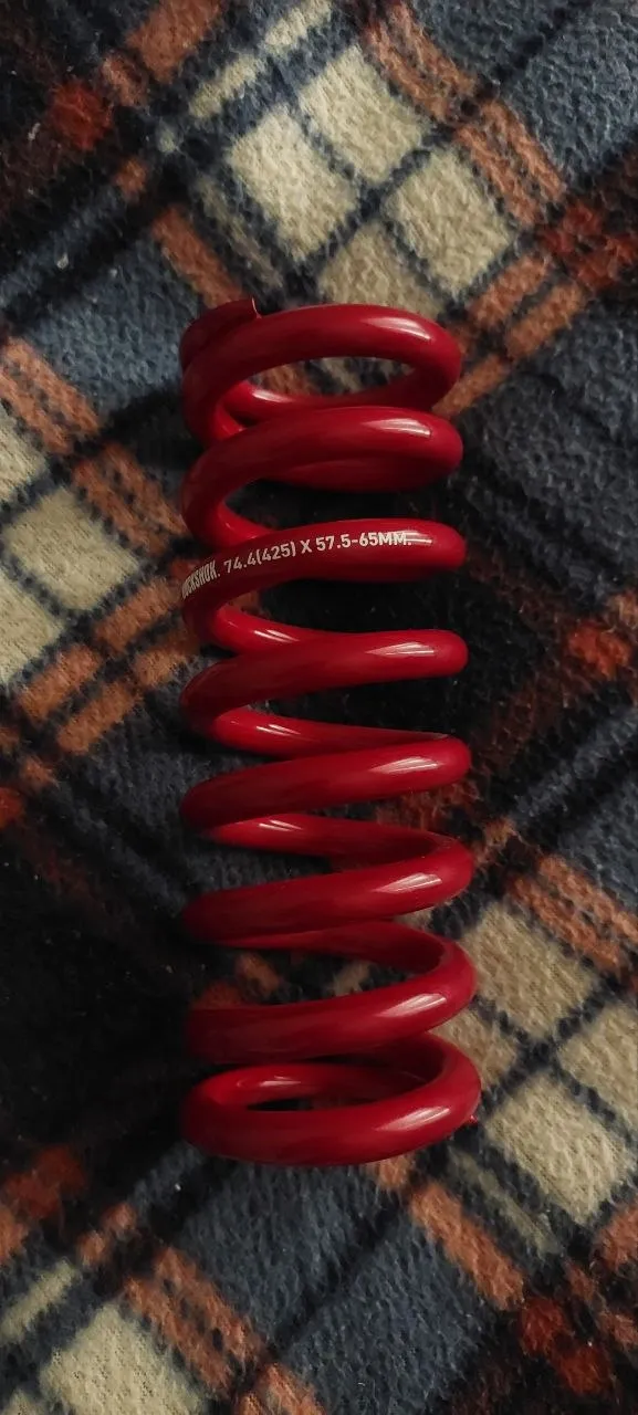 Пружина RockShox Metric Coil Electric Red 425lbs + RockShox 350×2,75 + RockShox Metric Coil 400lbs фото 1