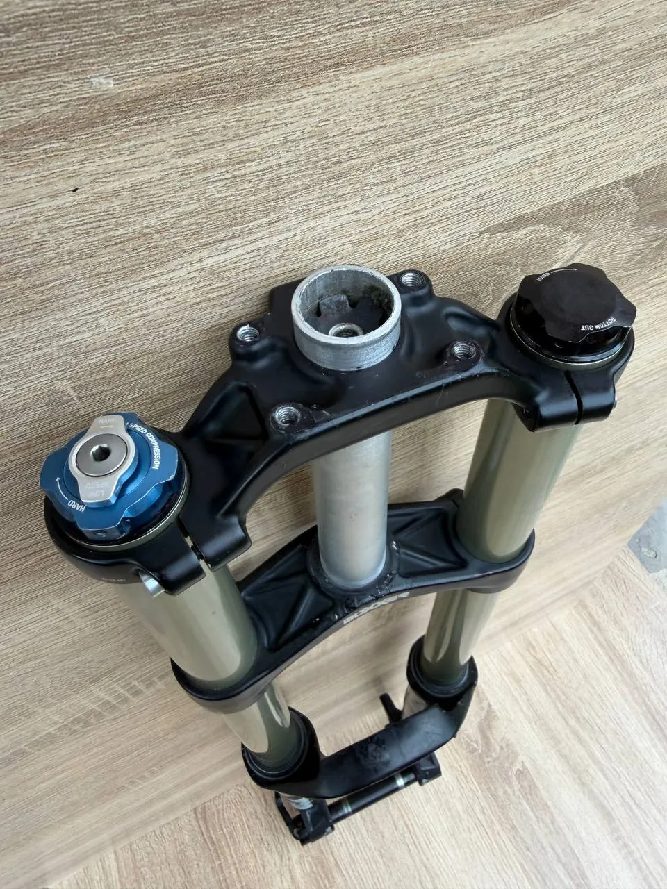 Вилка Rock Shox Boxxer R2C2 фото 9