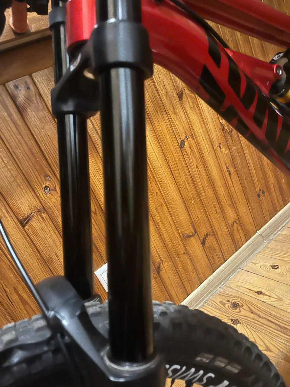 Вилка RockShox BoXXer World Cup 200 мм 35 мм фото 4