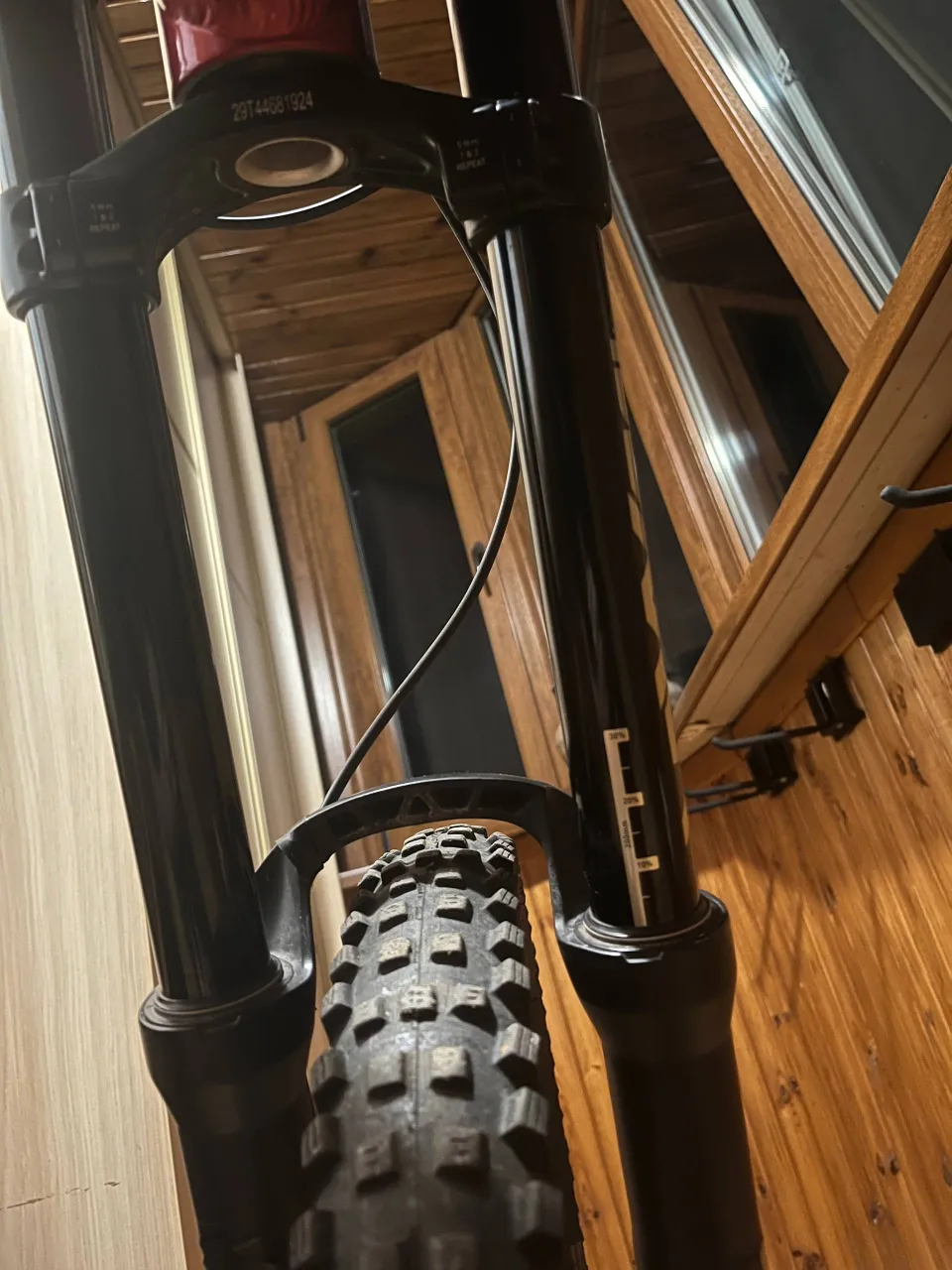 Вилка RockShox BoXXer World Cup 200 мм 35 мм фото 8