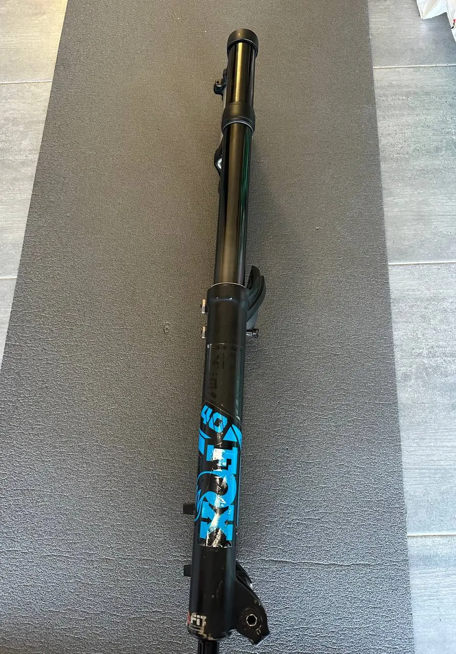 Вилка Fox 40 Performance Elite 200mm 27.5 фото 3