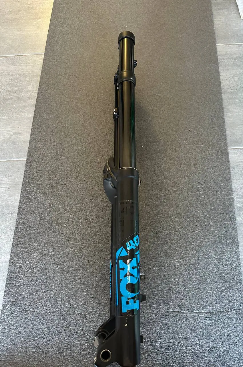 Вилка Fox 40 Performance Elite 200mm 27.5 фото 4