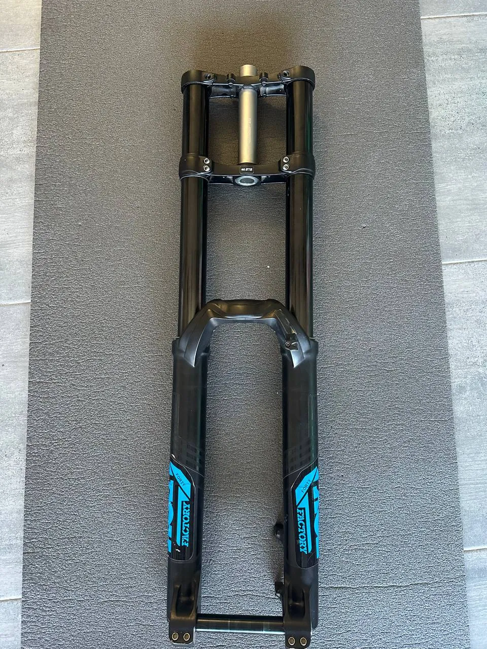 Вилка Fox 40 Performance Elite 200mm 27.5 фото 1