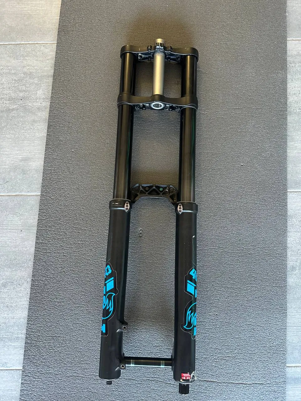 Вилка Fox 40 Performance Elite 200mm 27.5 фото 2