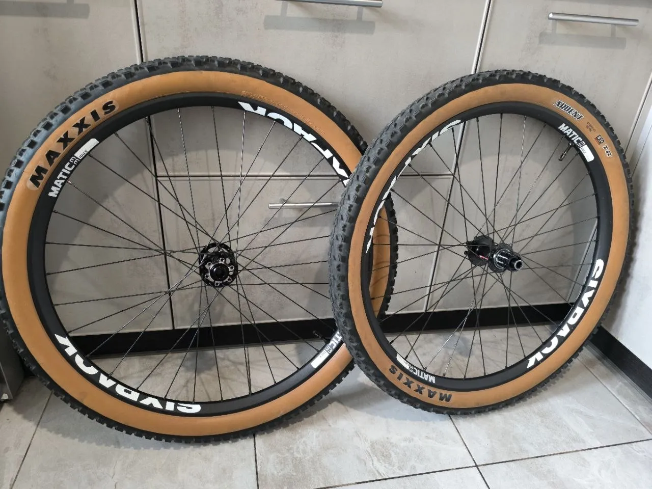 Колеса 27.5 boosted DT Swiss + Maxxis Ardent фото 1