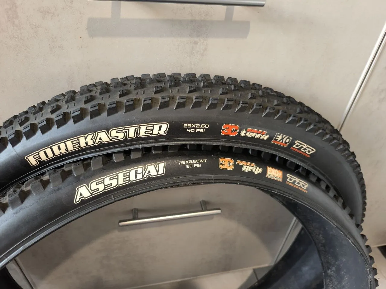 Покришка 29" Maxxis Forekaster + Assegai фото 2