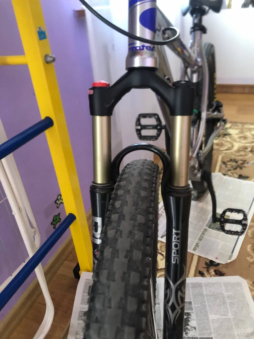 Вилка Manitou Black 100mm straight steerer фото 3