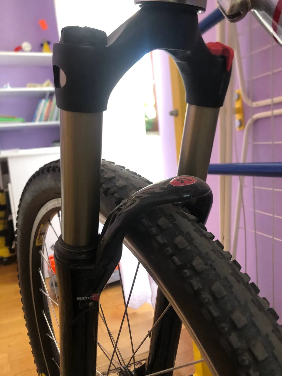 Вилка Manitou Black 100mm straight steerer фото 4