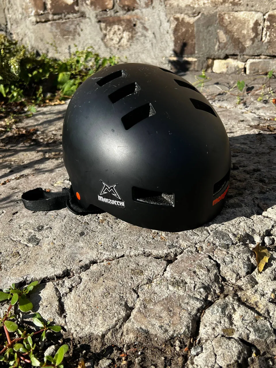 Шлем Mongoose BMX 56-59 см фото 1