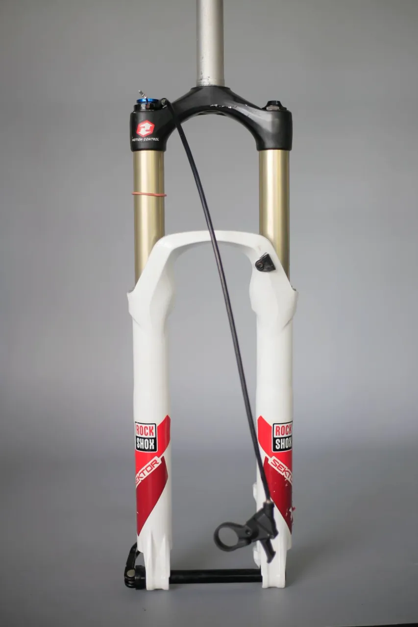 Вилка RockShox Sector RL 26" 140 мм фото 1