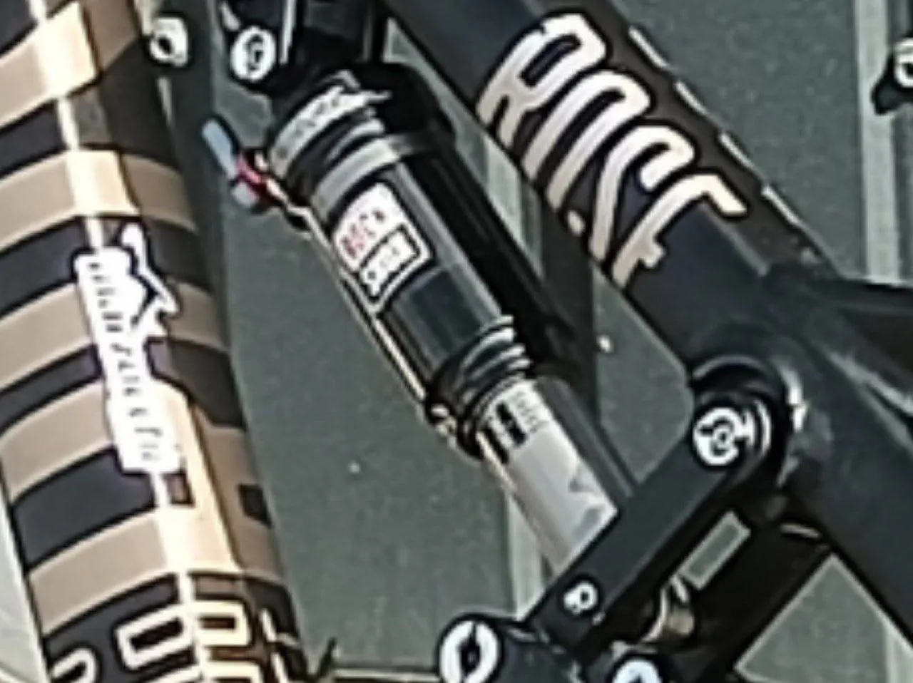 Амортизатор 220х63 + доплата до Rockshox Monarch 190х53 фото 2