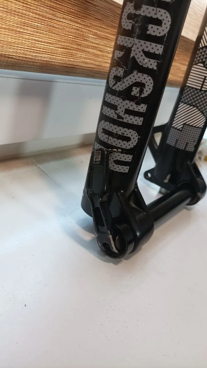 RockShox Argyle RC вилка передня фото 4